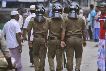 துப்பாக்கிகளுடன் இரண்டு அமெரிக்க பிரஜைகள் கைது