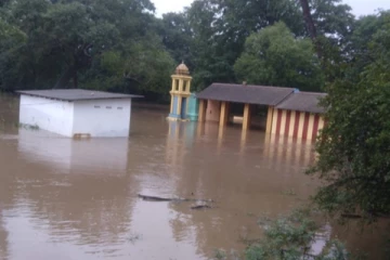 வெள்ளத்தில் மூழ்கிய அருள்மிகு பத்தினி அம்மன் ஆலயம்