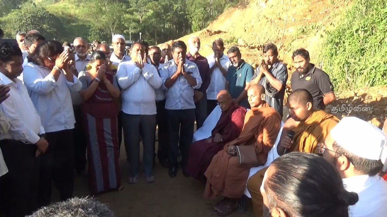 நாவலப்பிட்டி – கண்டி பிரதான வீதி 18 நாட்களுக்கு பின்னர் திறக்கப்பட்டது 5 Gallery