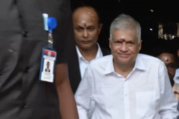 மதுரை மீனாட்சி அம்மன் ஆலயத்தில் வழிபாடுகளில் ஈடுபட்ட ரணில்