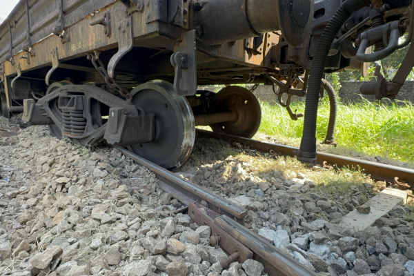 தடம்புரண்ட புகையிரதம் : போக்குவரத்து சேவைகள் பாதிப்பு | Derailment Of Train Disrupts Services