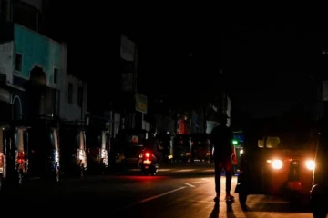 இலங்கையில் தீடிரென இருளில் மூழ்கிய பல முக்கிய பகுதிகள்!