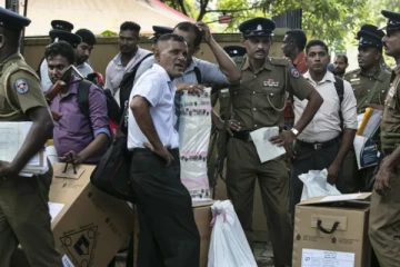 ஜனாதிபதித் தேர்தல் கடமைகளுக்காக குவிக்கப்பட்டுள்ள 54000 காவல்துறையினர்