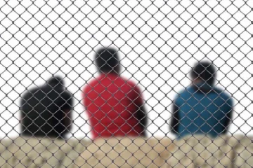 சுவிட்சர்லாந்தில் புகலிடக்கோரிக்கையாளர்களை முரட்டுத்தனமாக தாக்கிய காவலர்கள் இடைநீக்கம்