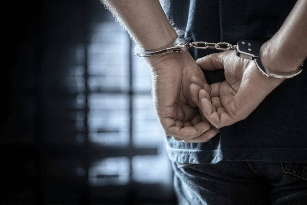 வவுனியாவில் விசேட அதிரடிப் படையினரால் ஒருவர் கைது! | Man Arrested With 5 Kg Of Ambergris In Vavuniya வவுனியாவில் விசேட அதிரடிப் படையினரால் ஒருவர் கைது! | Man Arrested With 5 Kg Of Ambergris In Vavuniya