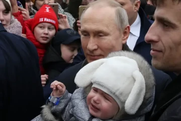 அதிக குழந்தைகளை பெற்றுக் கொள்ளுங்கள் : புடினின் கோரிக்கை!