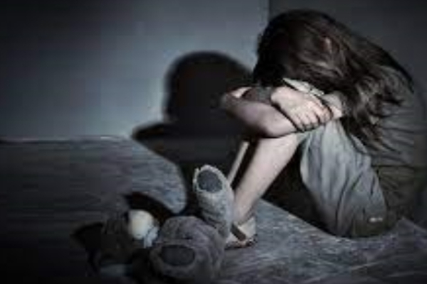 5வயது சிறுமியை கொடூரமாக பாலியல் வன்கொடுமை செய்த 12வயது சிறுவன்! | 12 Year Old Boy Rapes 5 Year Old Girl