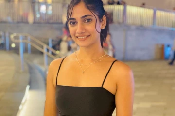 நாளுக்கு நாள் அதிகரிக்கும் கிளாமர்.. லாஸ்லியா லேட்டஸ்ட் போட்டோவை விமர்சிக்கும் ரசிகர்கள்