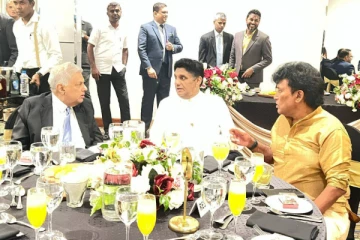 கொழும்பில் இரவு விருந்துபசாரத்தில் ஒன்றுக்கூடிய ரணில், சஜித், நாமல் உள்ளிட்ட பலர்