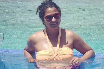 41 வயதில் நடுக்கடலில் கிளாமர்!! எதிர்நீச்சல் சீரியல் நடிகை கனிகா வெளியிட்ட வீடியோ