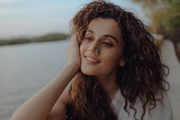 டாப்ஸி இப்படி ஒரு கதையில் நடிக்கிறாரா.. அடுத்த தமிழ் பட அப்டேட் | Taapsee Next Tamil Film Alien