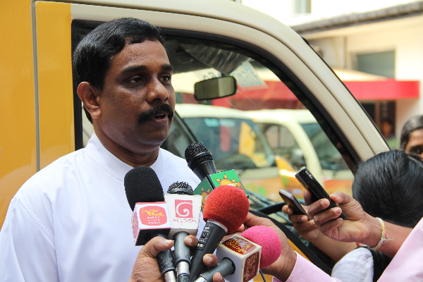 இலங்கை மக்களின் நிலை குறித்து வருத்தம் தெரிவிக்கும் ஆளும் கட்சி உறுப்பினர் - ஐபிசி தமிழ்