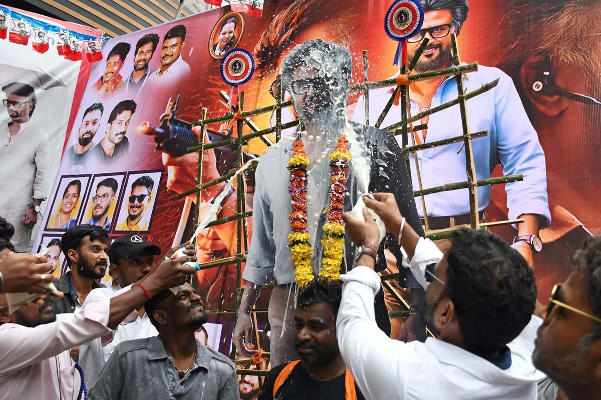 ரசிகர்களிடம் பகிரங்கமாக மன்னிப்பு கேட்ட ரஜினிகாந்த்... காரணம் என்ன? | Why Rajinikanth Not Enter Politics Open Statement