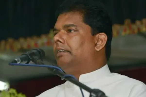 சபாநாயகரை திடீரென சந்தித்து கயந்த கருணாதிலக முன்வைத்த வேண்டுகோள் | Request Made By Gayantha Karunathilaka