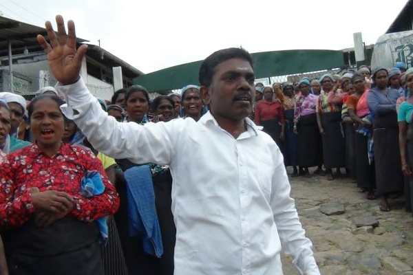 1000 ரூபா வேண்டும்; வீதிக்கு இறங்கிய தொழிலாளர்கள்! | Want 1000 Rupees Workers Who Took Streets