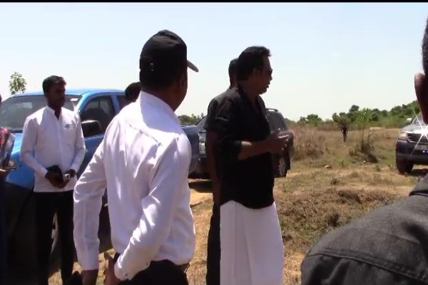மண் மாபியாக்கும் இராஜாங்க அமைச்சர் வியாழேந்திரனுக்கும் இடையில் மோதல்! (காணொளி) | Illegal Excavation Batticaloa