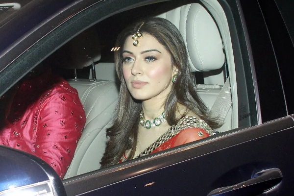 இப்போதே தொடங்கிய ஹன்சிகா திருமண சடங்குகள்! வைரல் புகைப்படங்கள் இதோ | Hansika Motwani Marriage Mata Ki Chowki Photos