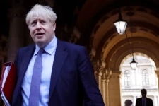 பிரிட்டன் பிரதமரின் தந்தை செய்த செயல்.! அதிர்ச்சியில் போரிஸ் ஜான்சன்