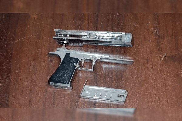 இஸ்ரேல் தயாரிப்பு நவீன ரக துப்பாக்கியுடன் சிக்கிய சந்தேகநபர்! | One Arrested With Modern Firearm இஸ்ரேல் தயாரிப்பு நவீன ரக துப்பாக்கியுடன் சிக்கிய சந்தேகநபர்! | One Arrested With Modern Firearm