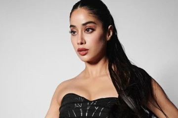 ரெட் கார்பெட்டில் சங்கடப்பட்ட ஸ்ரீதேவி மகள் ஜான்வி! உடையால் வந்த பிரச்சனை