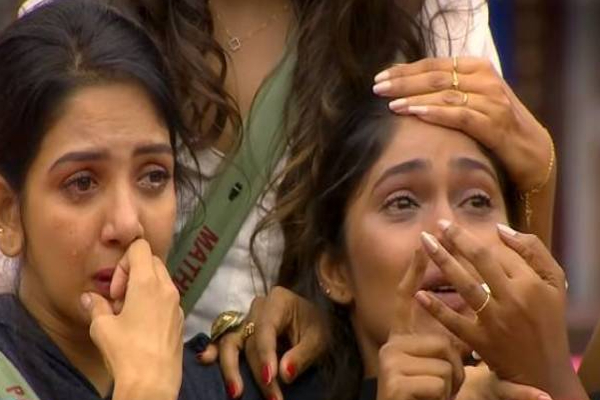 ஆடை மாற்றும்போது தாமரையின் காயினை எடுத்த சுருதி - பாவனி: கடுப்பில் சக போட்டியாளர்கள்! | Pitch Taken Coin While Changing Clothes Bhavani