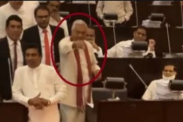 நாடாளுமன்றில் நேருக்கு நேர் அடிதடியில் ஈடுபட பொன்சேகாவை ஆவேசத்துடன் தகாத வார்த்தை கூறி அழைத்த சமல்!