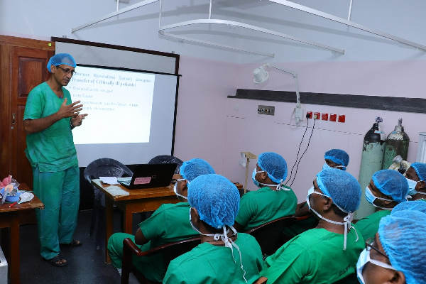 வெளிநாடு செல்பவர்களுக்கான பி.சி.ஆர் பரிசோதனை தொடர்பில் யாழ் போதனா வைத்தியசாலை தகவல்! - ஐபிசி தமிழ்