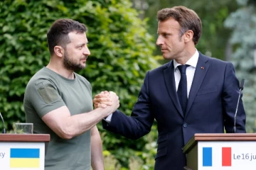 நேட்டோவில் உக்ரைன் இணைய வாய்ப்பில்லை; பிரான்ஸ் ஜனாதிபதி