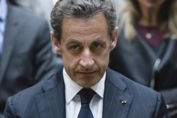 பிரான்ஸ் முன்னாள் ஜனாதிபதிக்கு வழங்கப்பட்ட உயரிய விருது பறிப்பு