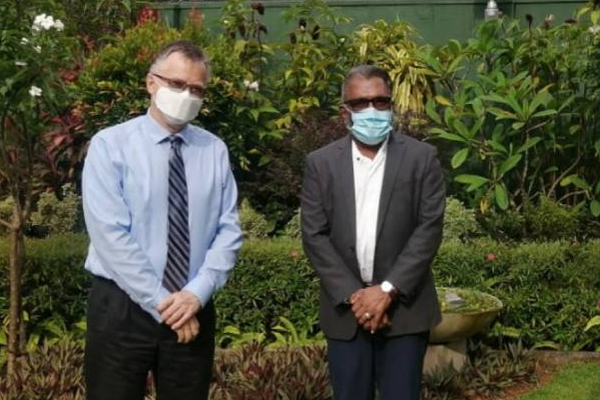 இலங்கைக்கான கனடா உயர்ஸ்தானிகரை சந்தித்த இலங்கை தமிழர்! | Suren Met Canadian High Commissioner In Sri Lanka