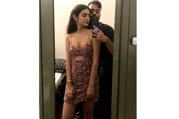 ஆண் நண்பருடன் நெருக்கமாக இருக்கும் புகைப்படத்தை வெளியிட்ட நடிகை பிரியா வாரியார்.. காதலர்களா..? | Priya Prakash Varrier With Boy Pic Gone Viral