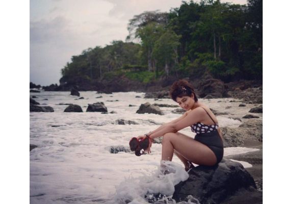 ஜீவாவுக்கு தங்கச்சியா நடித்த பொண்ணா இது? தற்போதைய கவர்ச்சி புகைப்படத்தை பார்த்து ஆடிப்போன ரசிகர்கள்! | Sms Movie Heroin Latest Photo Shoot In Beach