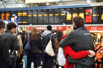 பிரித்தானியாவில் ரயில்வே பணியாளர்கள் வேலை நிறுத்தம்  - பொது மக்களுக்கு விசேட அறிவிப்பு