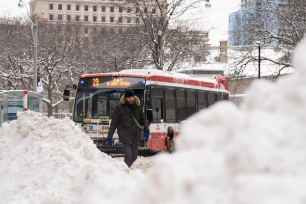 டொராண்டோவில் அதிகரிக்கப்படும் அபராதங்கள் | Toronto Hikes Fines For Blocking Streetcars டொராண்டோவில் அதிகரிக்கப்படும் அபராதங்கள் | Toronto Hikes Fines For Blocking Streetcars