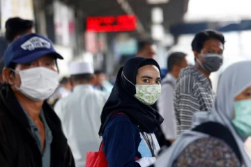 தடுப்பூசி செலுத்தவில்லையென்றால்  மொபைல்போன் எண் முடக்கம்: பாக்., அறிவிப்பு