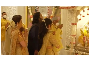 நிச்சயதார்த்தத்தை முன்னிட்டு அம்பானி குடும்பத்தினர் நடத்திய சாமி பூஜை - வைரலாகும் வீடியோ...!