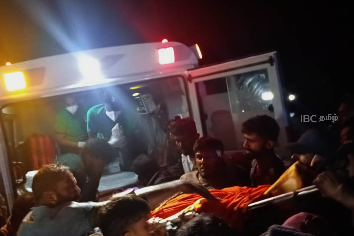 கொத்மலையில் 500 அடி பள்ளத்தில் பாய்ந்த கெப் வாகனம்! | Fatal Pick Up Truck Crash In Kotmale