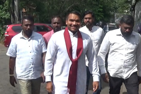 இலங்கை காவல்துறைக்கு நாமல் மறைமுக அச்சுறுத்தல்! சர்ச்சையை கிளப்பிய நுகேகொடை பேரணி | Namal Threaten The Police Nugegoda Rally