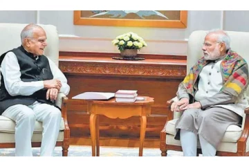 பிரதமர் மோடியை சந்தித்து பேசினார் தமிழக ஆளுநர் பன்வாரிலால் புரோகித்!