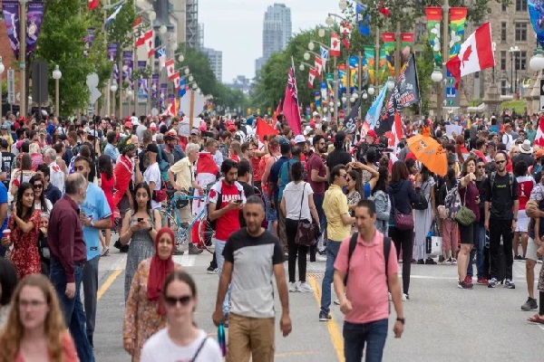 கனேடிய மக்கள் அதிகம் விரும்பும் , வெறுக்கும் நாடுகள் எவை | Which Countries Do Canadians Love And Hate