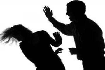 ஆபாச படங்களை பார்.. அந்த உடைகளை உடுத்து.. கணவர் டார்ச்சரால் மனைவி புகார்