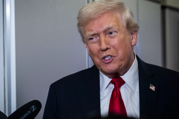 குலுக்கல் விசாவில் வந்தவர் தாக்குதல்; க்ரீன் கார்ட் திட்டத்தை உடனடியாக நிறுத்த டிரம்ப் உத்தரவு! | Trump Orders Suspension Of The Green Card Program