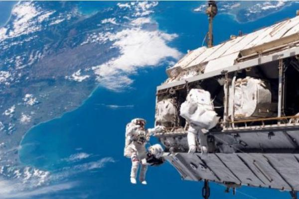 சிறுநீரை குடிக்கும் விண்வெளி வீரர்கள் : வெளியான ஆச்சர்ய தகவல் | What Do Astronauts Eat In Space Explained சிறுநீரை குடிக்கும் விண்வெளி வீரர்கள் : வெளியான ஆச்சர்ய தகவல் | What Do Astronauts Eat In Space Explained