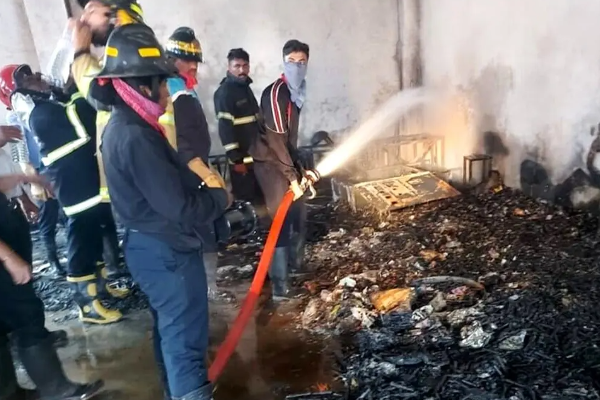 மெழுகுவர்த்தி தொழிற்சாலை தீ விபத்தில் 6 பேர் பலி | 6 Killed In Candle Factory Fire In India