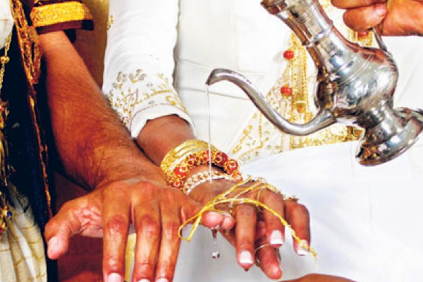 பூசா சிறைச்சாலைக்குள் ஆடம்பர திருமணம்; கண்காணிப்பாளர் மீது கொடூர தாக்குதல்! | Bossa Prison Brutal Attack On Superintendent பூசா சிறைச்சாலைக்குள் ஆடம்பர திருமணம்; கண்காணிப்பாளர் மீது கொடூர தாக்குதல்! | Bossa Prison Brutal Attack On Superintendent