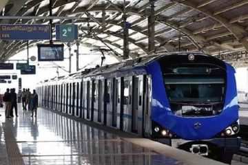 மெட்ரோ ரயிலில் கண்ணாடி உடைந்து விபத்து - பயணிகள் காயம்!