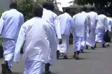 වෙසක් දිනය වෙනුවෙන් සිරකරුවන් 61කට ජනපති සමාව
