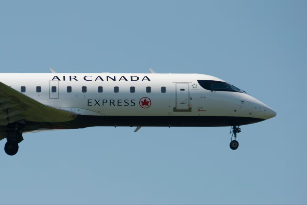 நியூயார்க்கில் நூலிழையில் தவிர்க்கப்பட்ட விமான விபத்து | Investigating After American Jet Flew Too Close