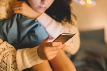 பேஸ்புக் பயன்படுத்தும் யுவதிகளுக்கு எச்சரிக்கை - மாணவனின் அதிர்ச்சிகர செயல் அம்பலம்