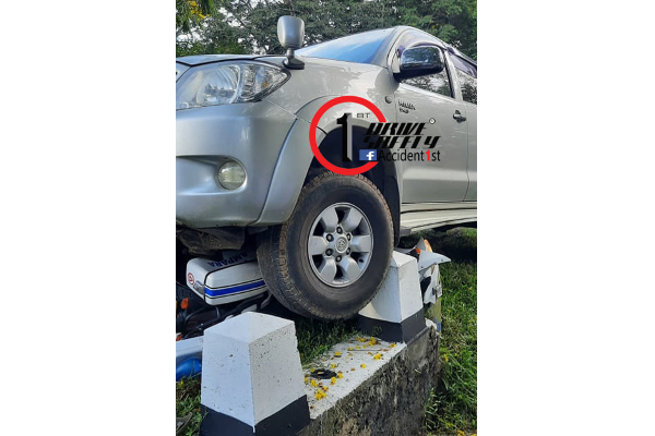 ට්රැෆික් OIC රිය අනතුරක(PHOTOS) | Ampara Traffic Oic Accident ට්රැෆික් OIC රිය අනතුරක(PHOTOS) | Ampara Traffic Oic Accident